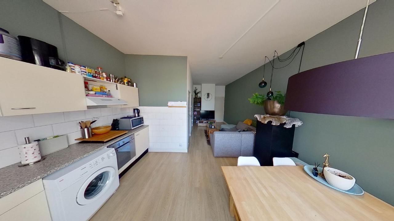 Bright 1-Bedroom Apartment with Balcony - Image 8