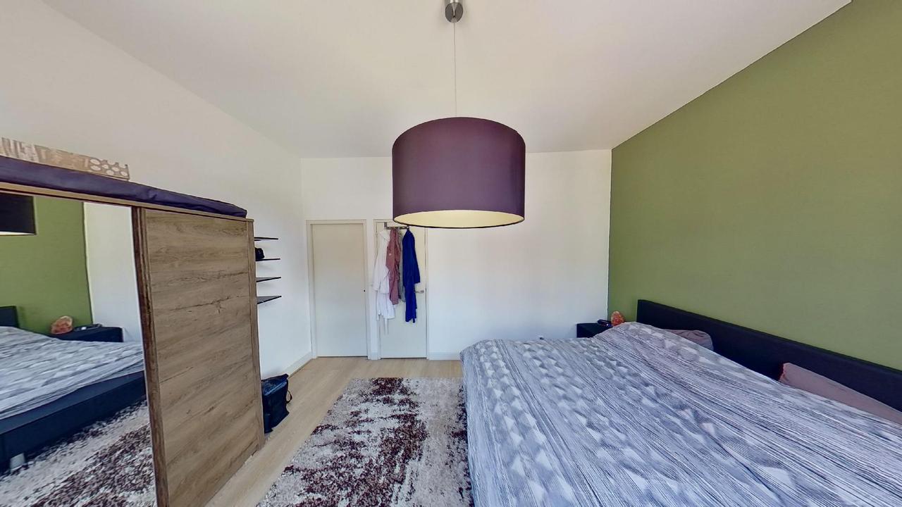 Bright 1-Bedroom Apartment with Balcony - Image 14