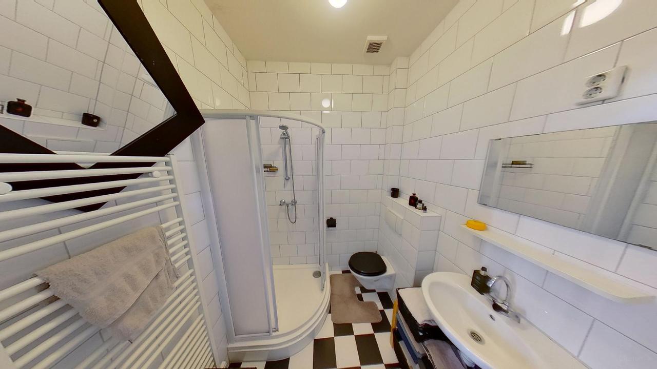 Bright 1-Bedroom Apartment with Balcony - Image 15