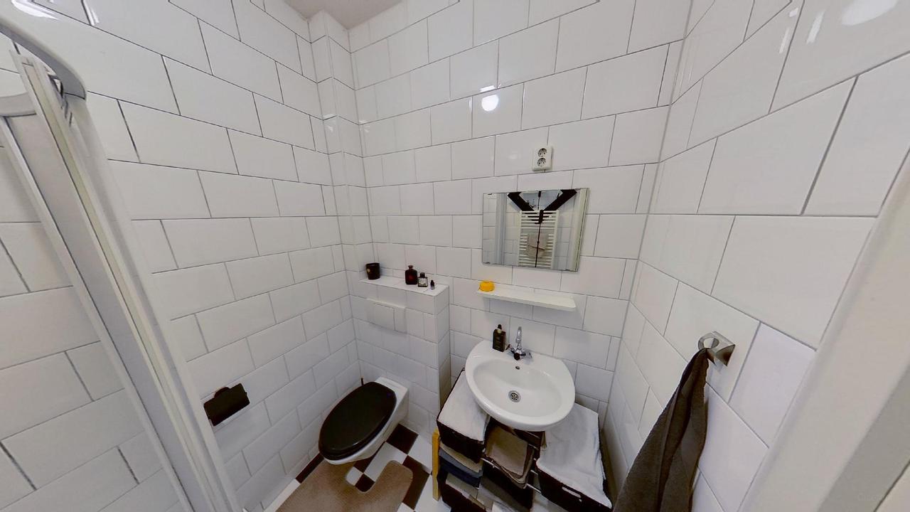 Bright 1-Bedroom Apartment with Balcony - Image 16