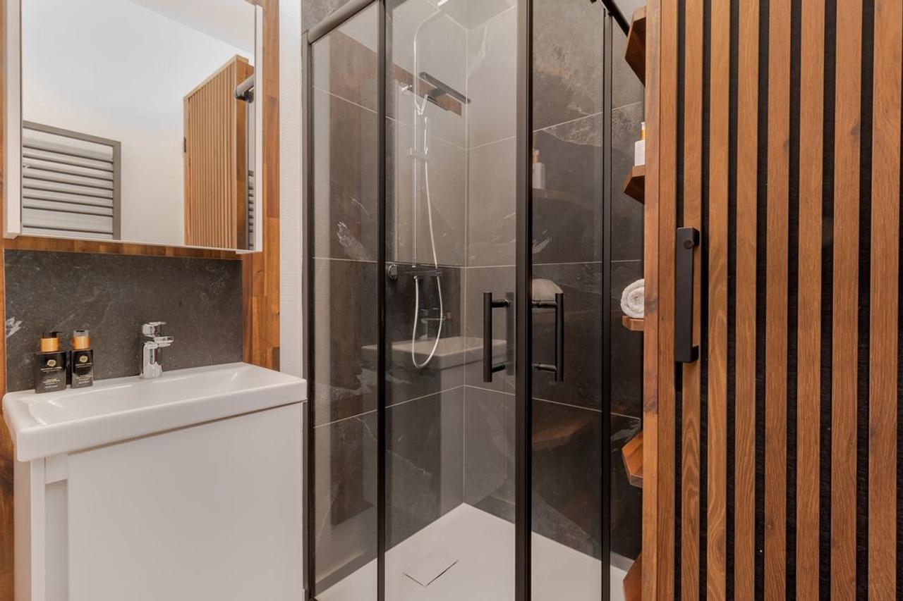 Furnished apartment with air conditioning - Image 11