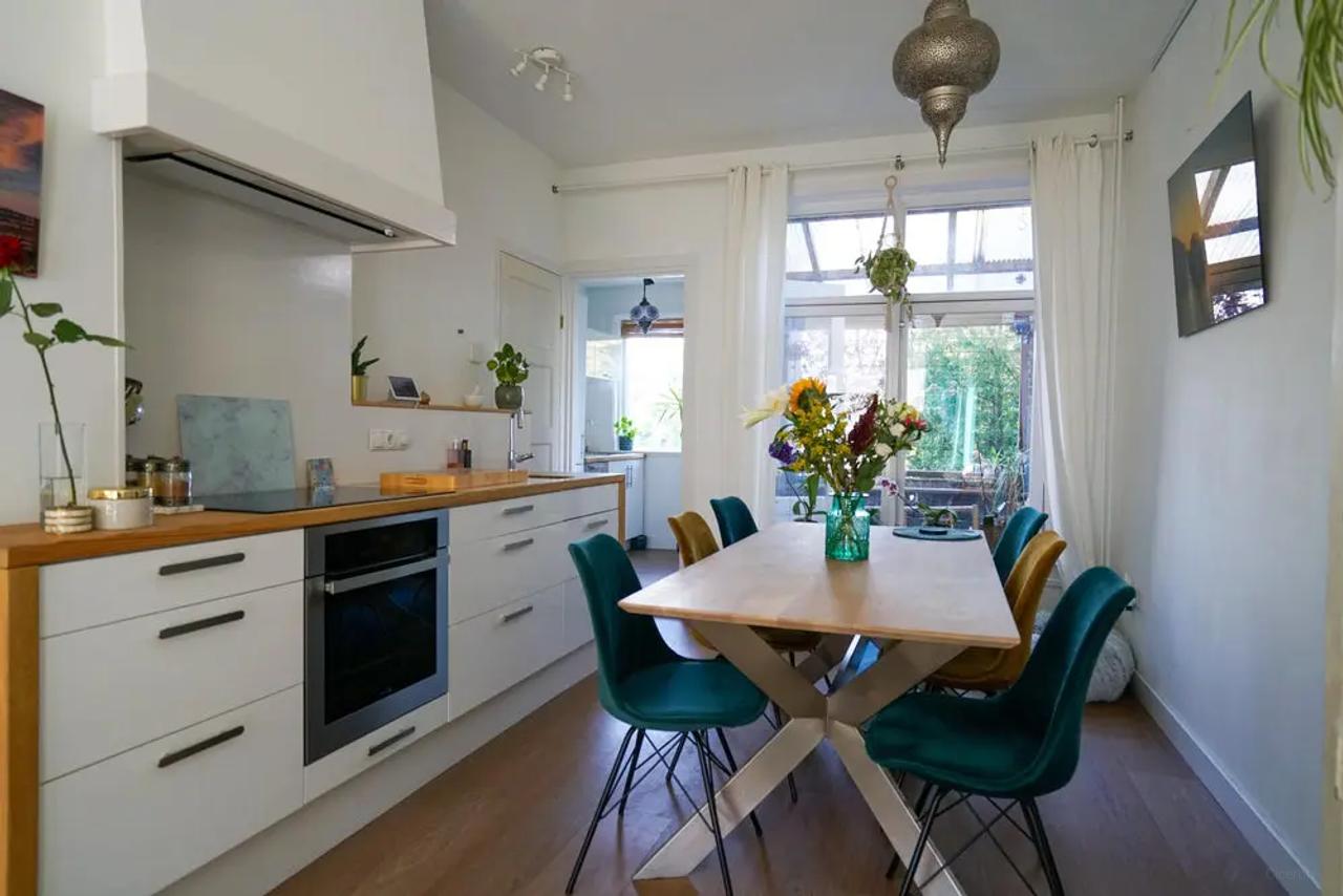 Furnished 2-Bedroom Apartment with Cat - Image 3