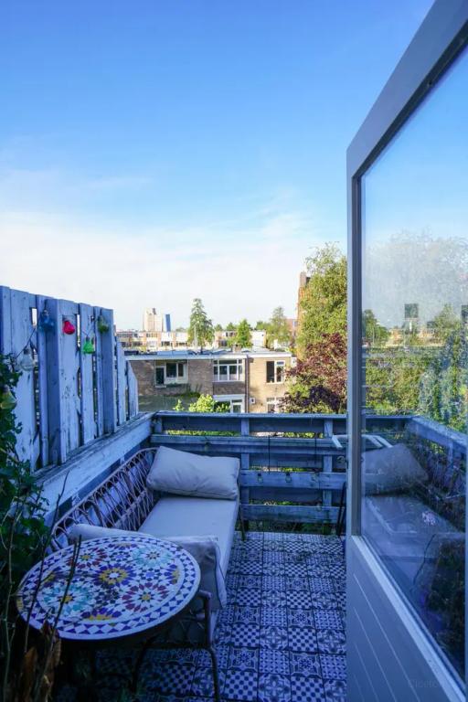 Furnished 2-Bedroom Apartment with Cat - Image 6