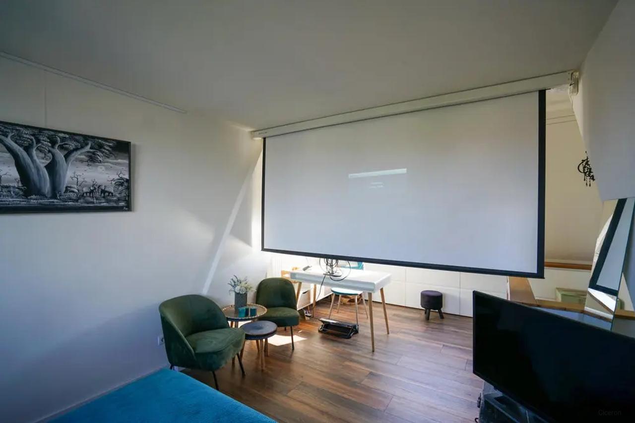 Furnished 2-Bedroom Apartment with Cat - Image 15