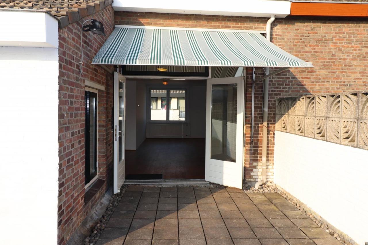 3-Bedroom Home with Terrace in Borgharen - Image 7