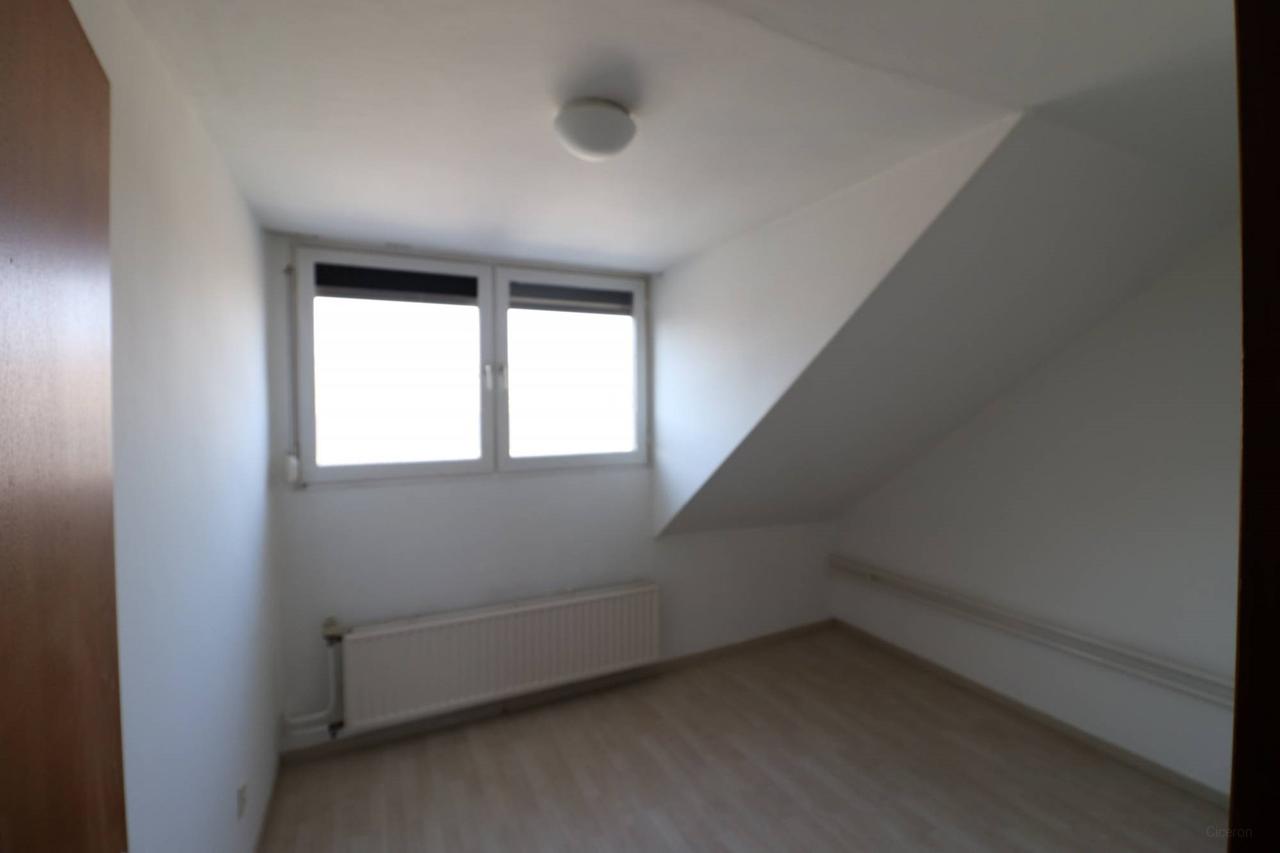 3-Bedroom Home with Terrace in Borgharen - Image 10