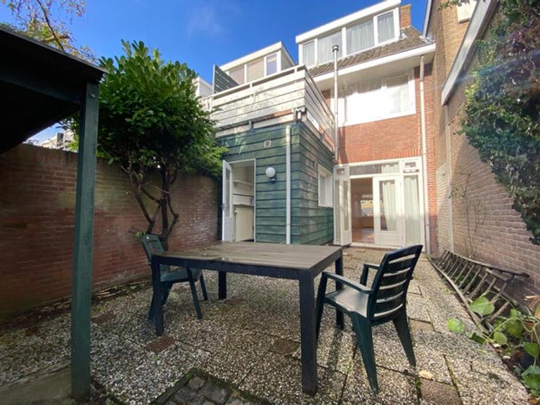 1930s home with garden and rooftop terrace - Image 8