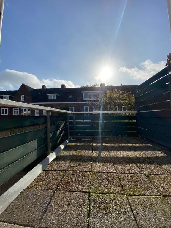 1930s home with garden and rooftop terrace - Image 18