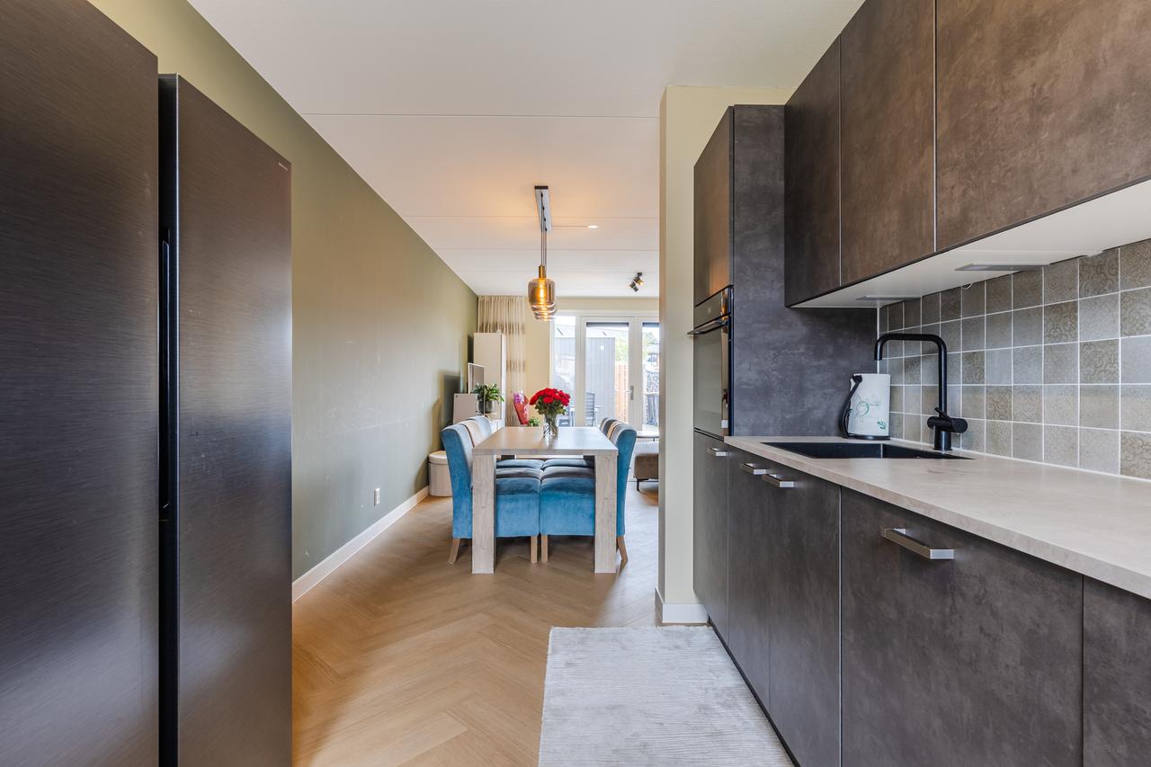 Furnished family home with garden - Image 6