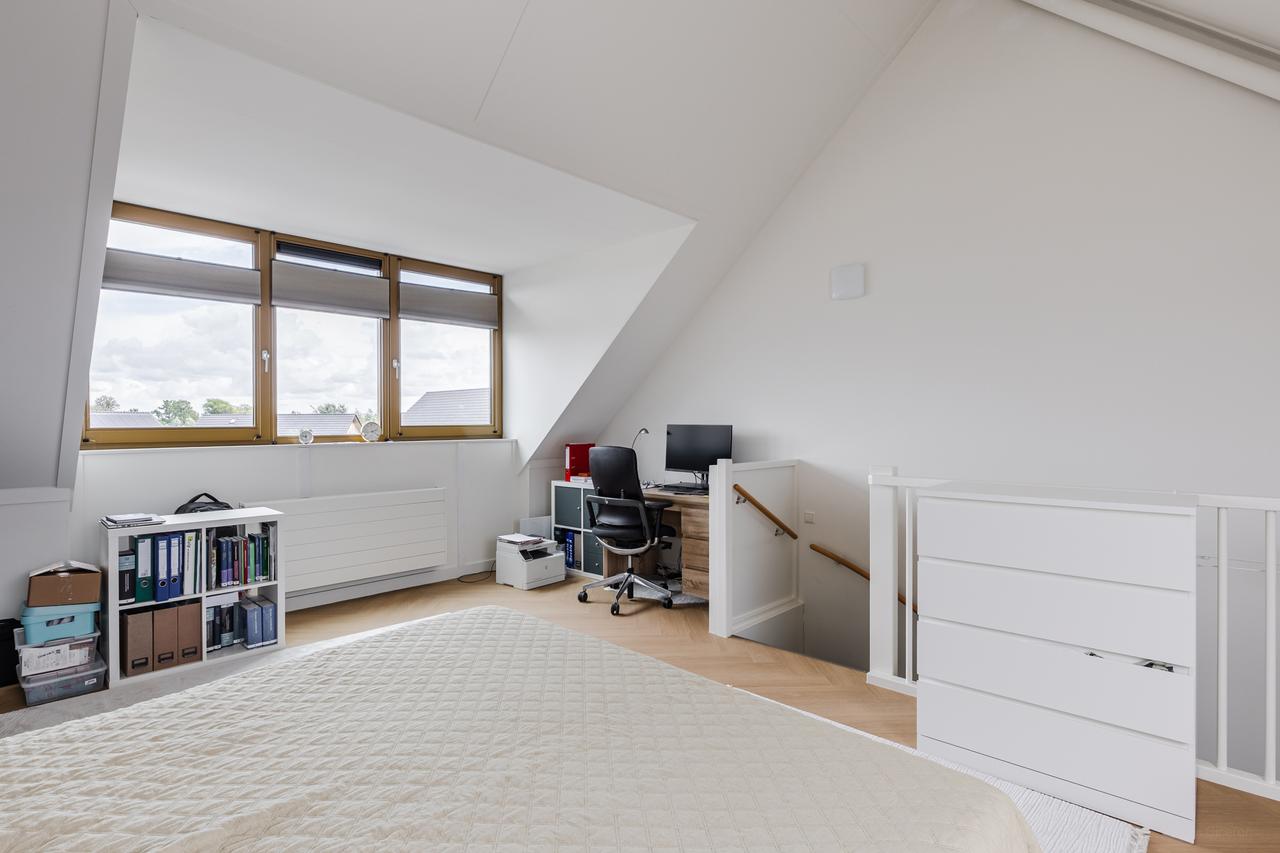 Furnished family home with garden - Image 20