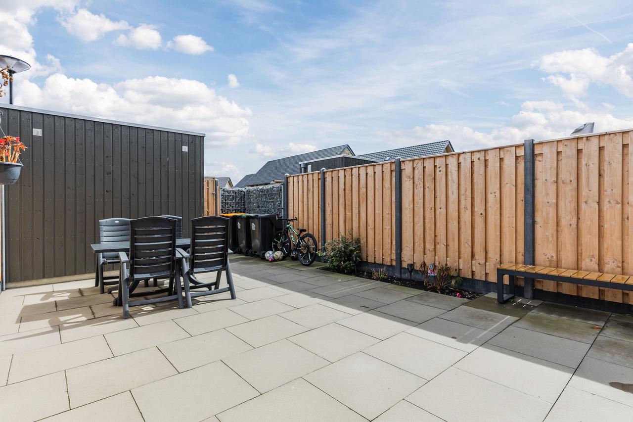 Furnished family home with garden - Image 22