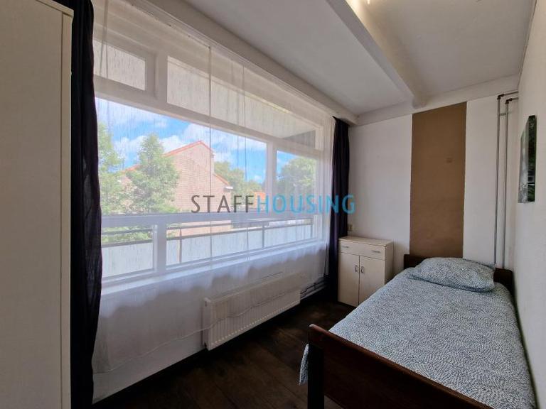 Furnished 4-Room Apartment with Balcony - Image 16