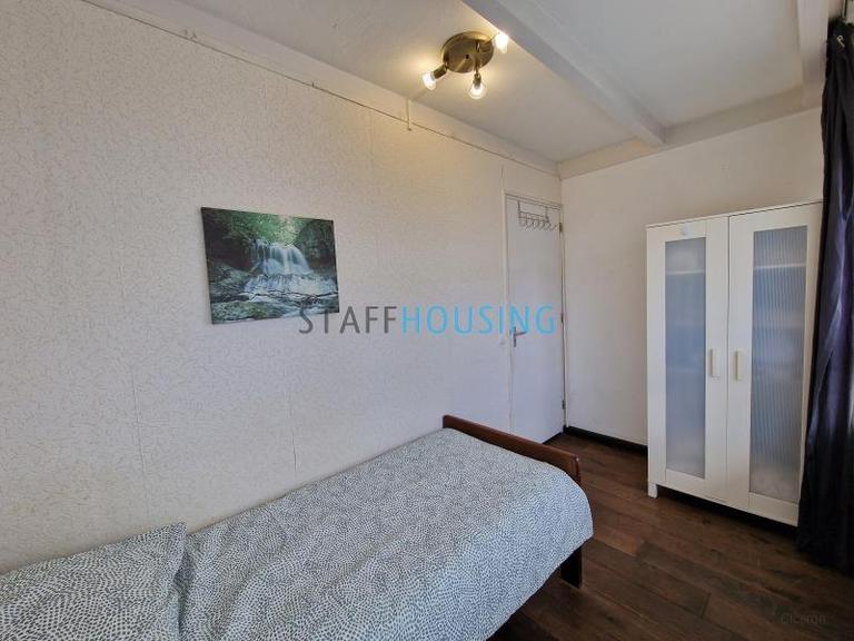 Furnished 4-Room Apartment with Balcony - Image 18