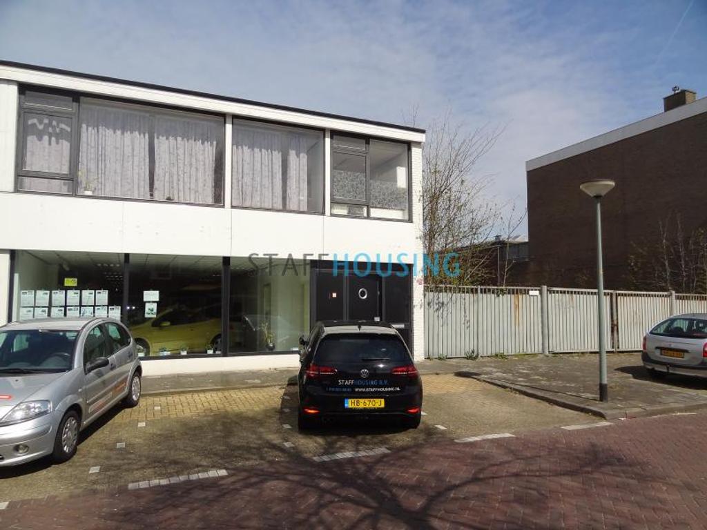 Furnished 4-Room Apartment with Balcony - Image 1