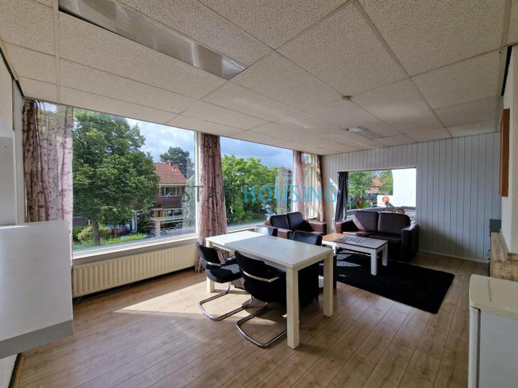 Furnished 4-Room Apartment with Balcony - Image 2