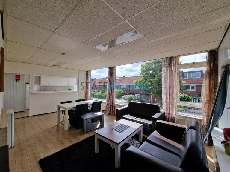 Furnished 4-Room Apartment with Balcony - Image 5