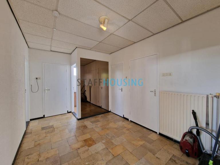 Furnished 4-Room Apartment with Balcony - Image 6