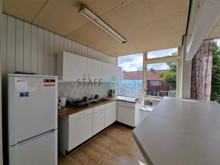 Furnished 4-Room Apartment with Balcony - Image 8