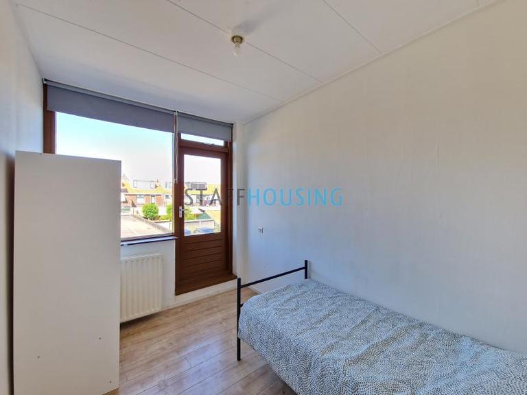Furnished 4-Room Apartment with Balcony - Image 18