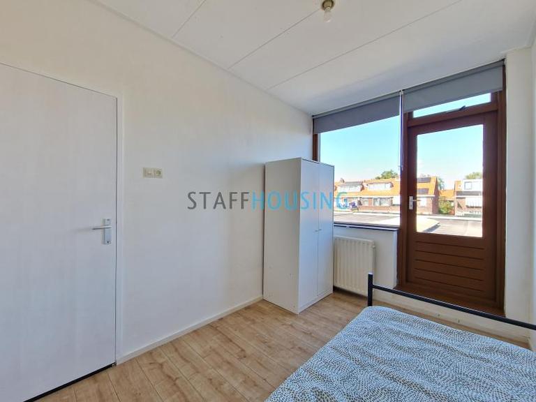 Furnished 4-Room Apartment with Balcony - Image 20