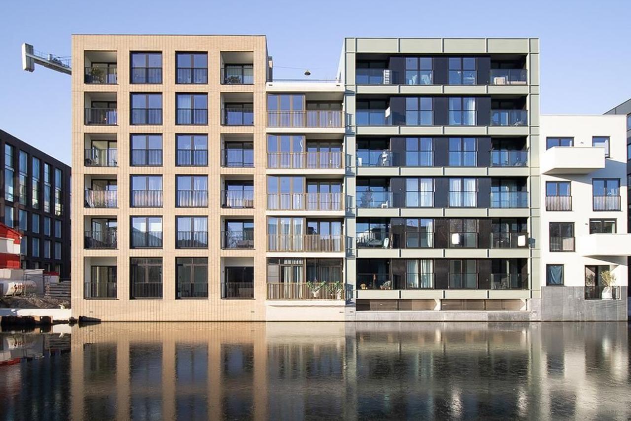 Gemeubileerd 2-kamerappartement met balkon - Afbeelding 1
