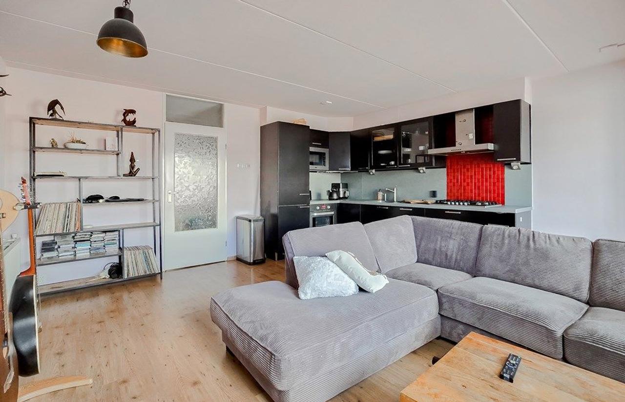Furnished 3-room apartment with balcony - Image 3