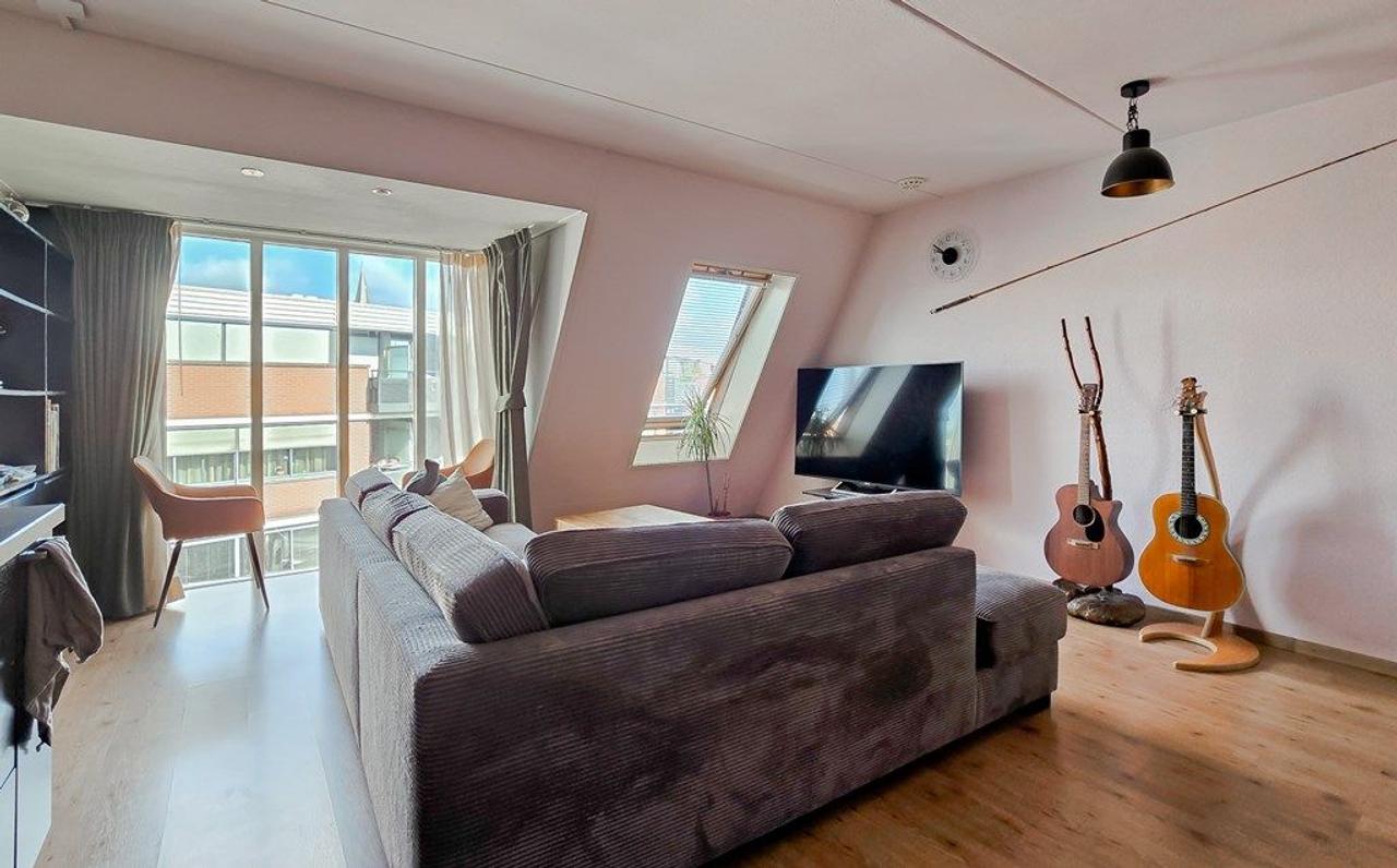 Furnished 3-room apartment with balcony - Image 4