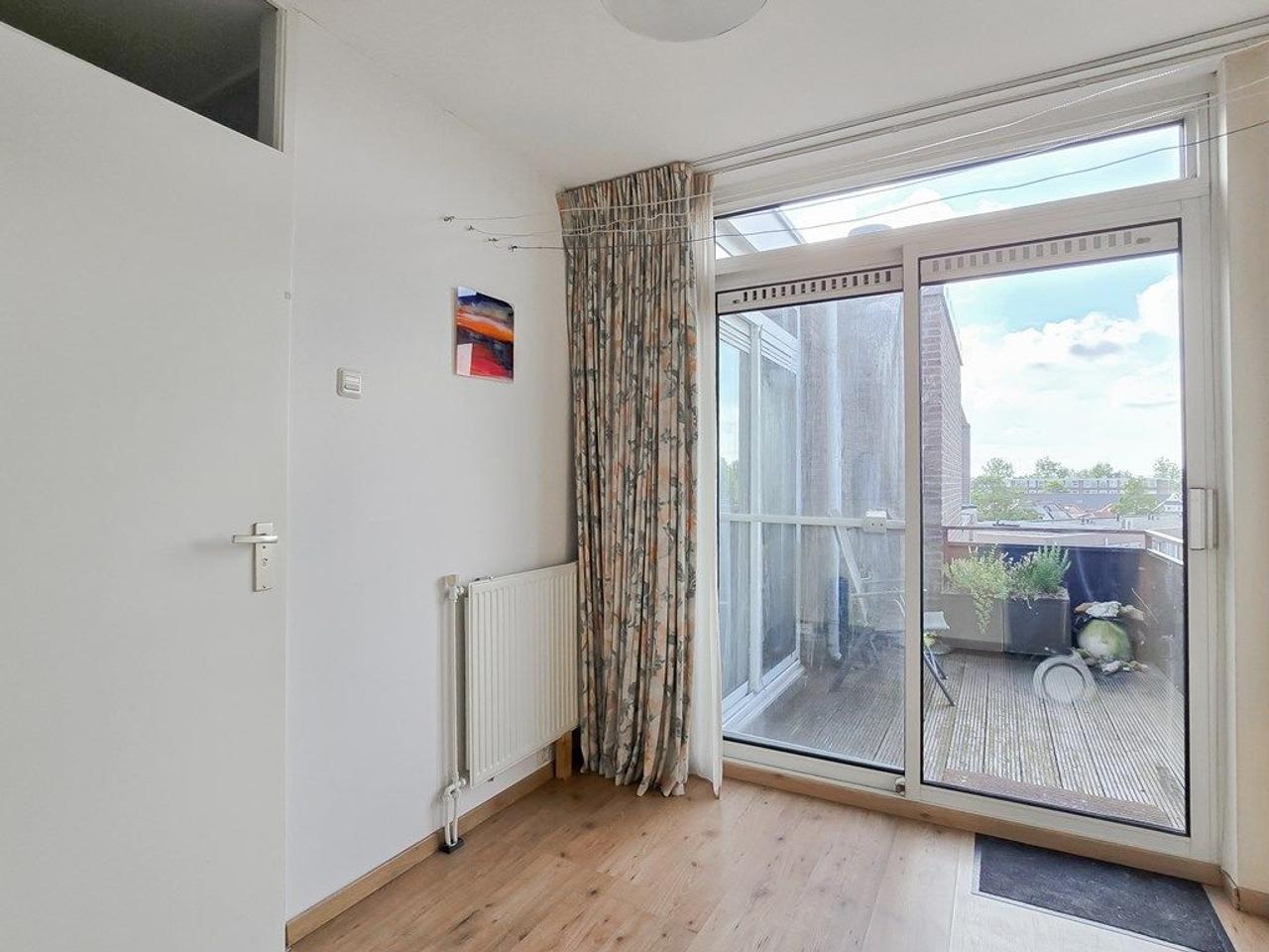 Furnished 3-room apartment with balcony - Image 10
