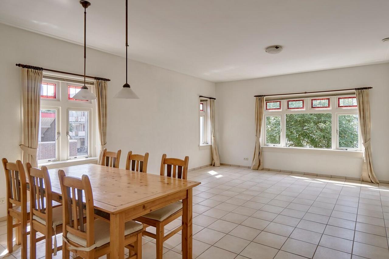 35 m² terrace and private parking space - Image 3