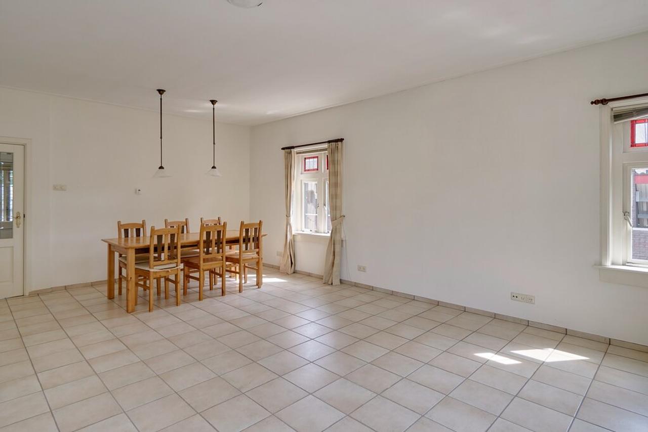 35 m² terrace and private parking space - Image 4