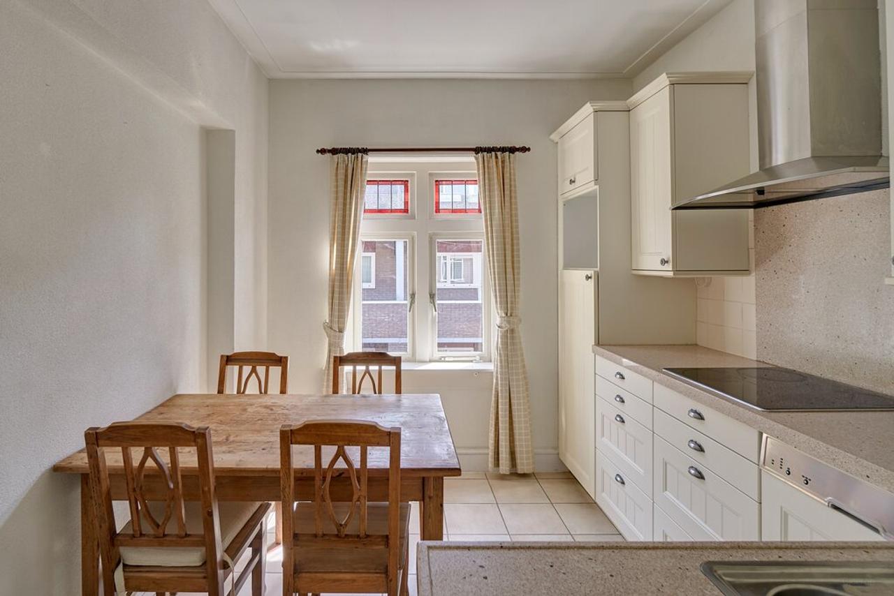 35 m² terrace and private parking space - Image 6