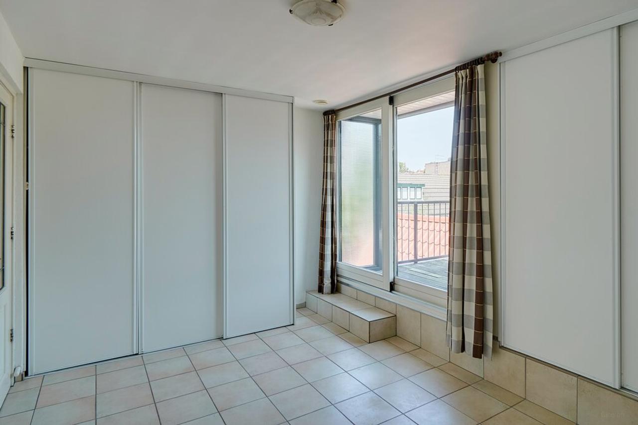 35 m² terrace and private parking space - Image 9