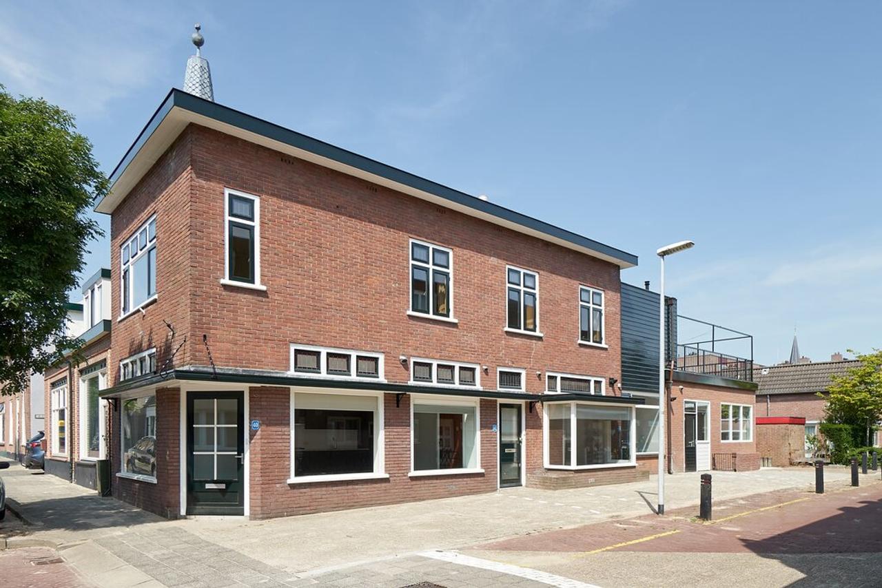 35 m² terrace and private parking space - Image 14