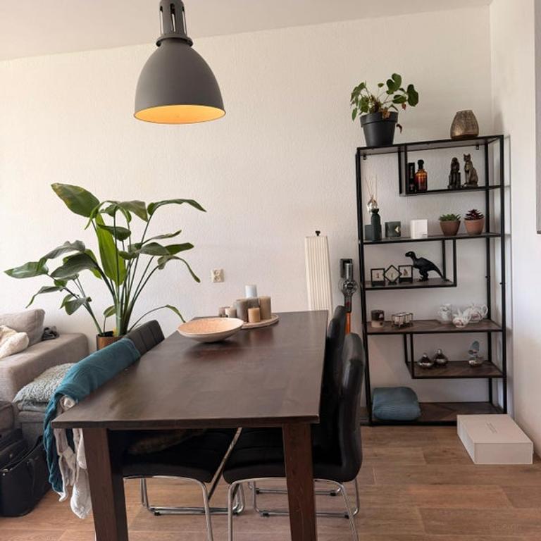 Apartment with Balcony and 2 Bedrooms - Image 4