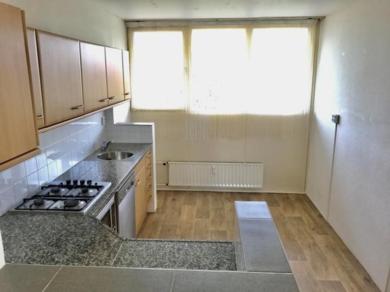 Apartment with Balcony and 2 Bedrooms - Image 5