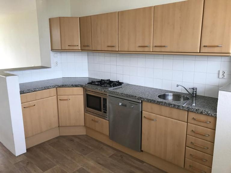 Apartment with Balcony and 2 Bedrooms - Image 6