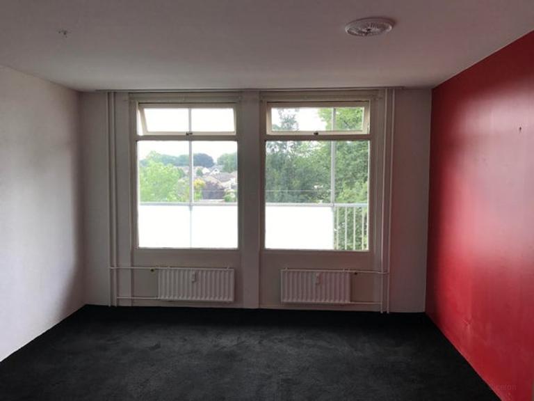 Apartment with Balcony and 2 Bedrooms - Image 7