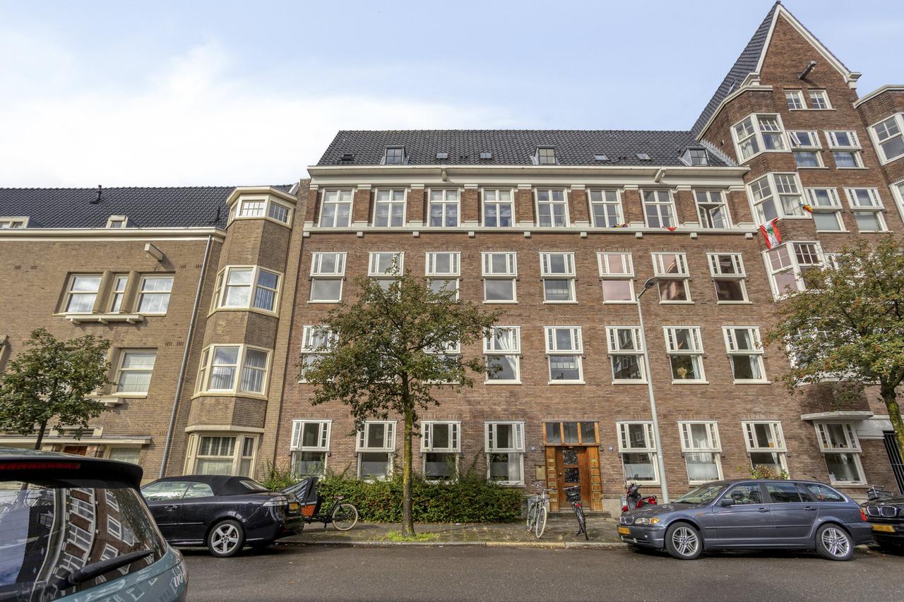 97 m² apartment with balcony in Apollobuurt - Image 1