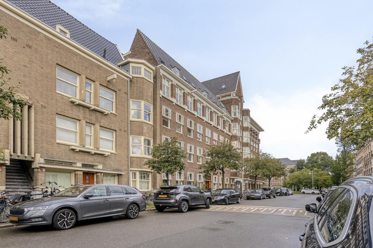 97 m² apartment with balcony in Apollobuurt - Image 2