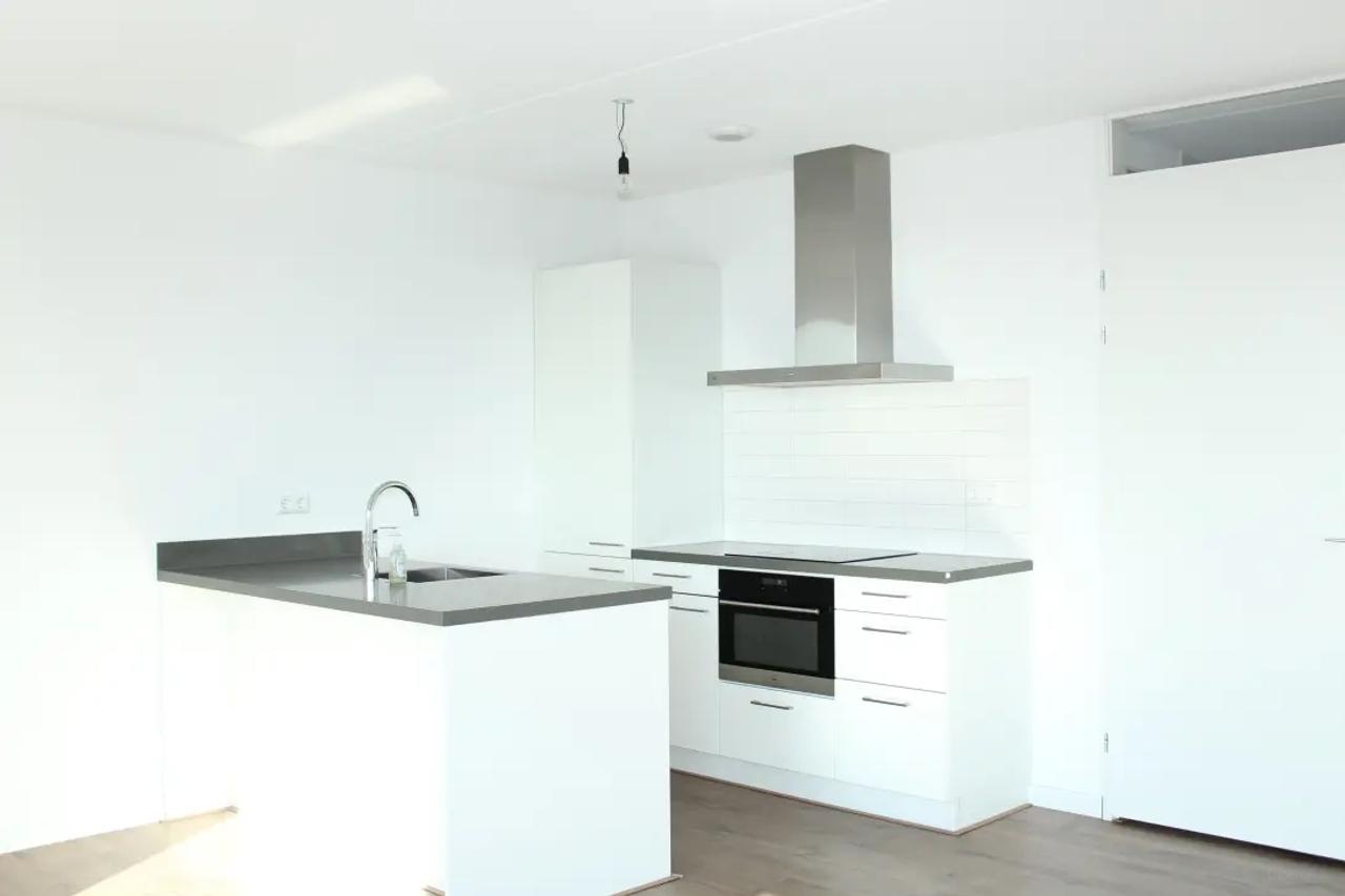 93 m² apartment with parking in The Hague - Image 3