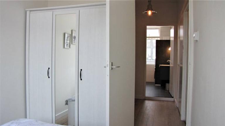 Furnished 1-Bedroom Apartment with Garden - Image 16