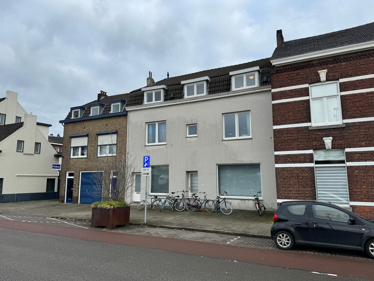 111 m² apartment with 2 bedrooms - Image 1