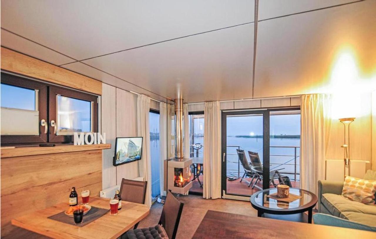 Furnished Houseboat with 2 Bedrooms - Image 1