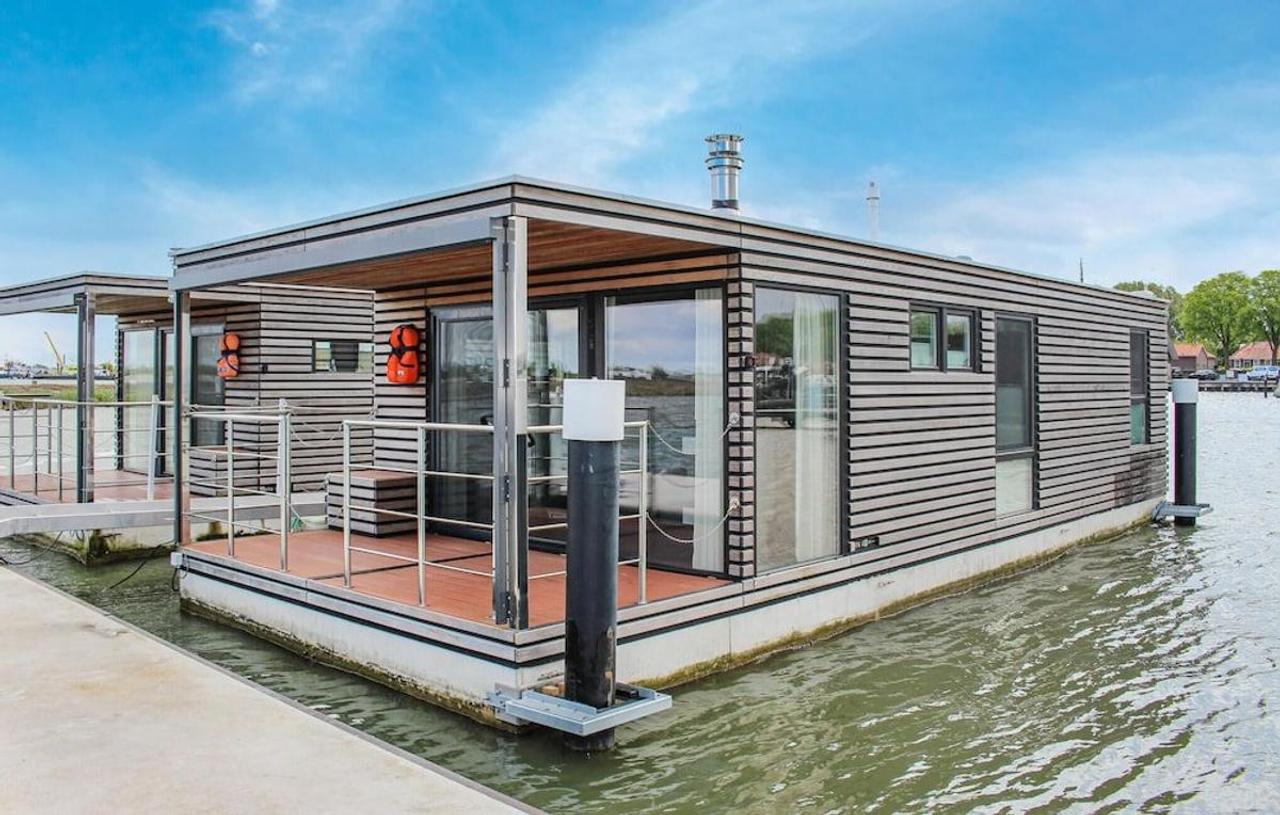 Furnished Houseboat with 2 Bedrooms - Image 2