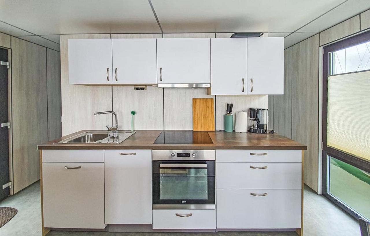 Furnished Houseboat with 2 Bedrooms - Image 5