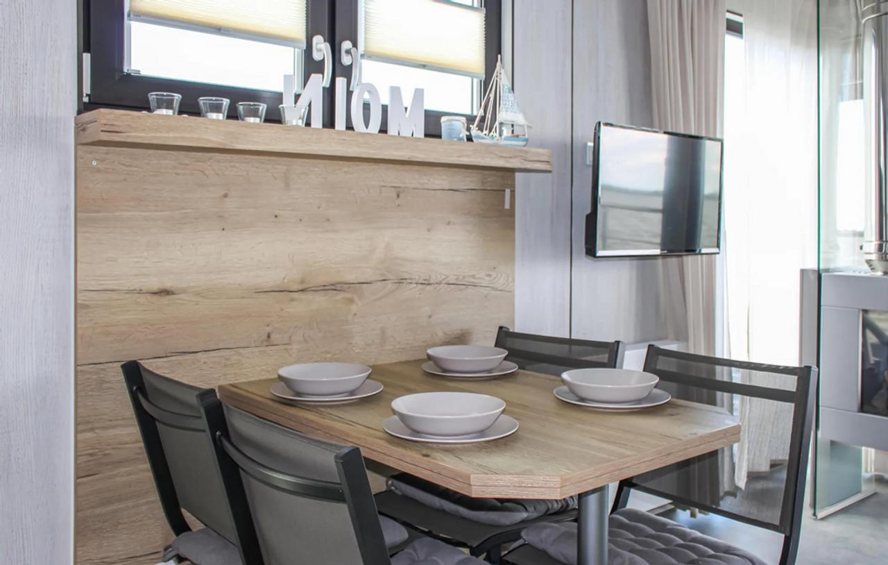 Furnished Houseboat with 2 Bedrooms - Image 6