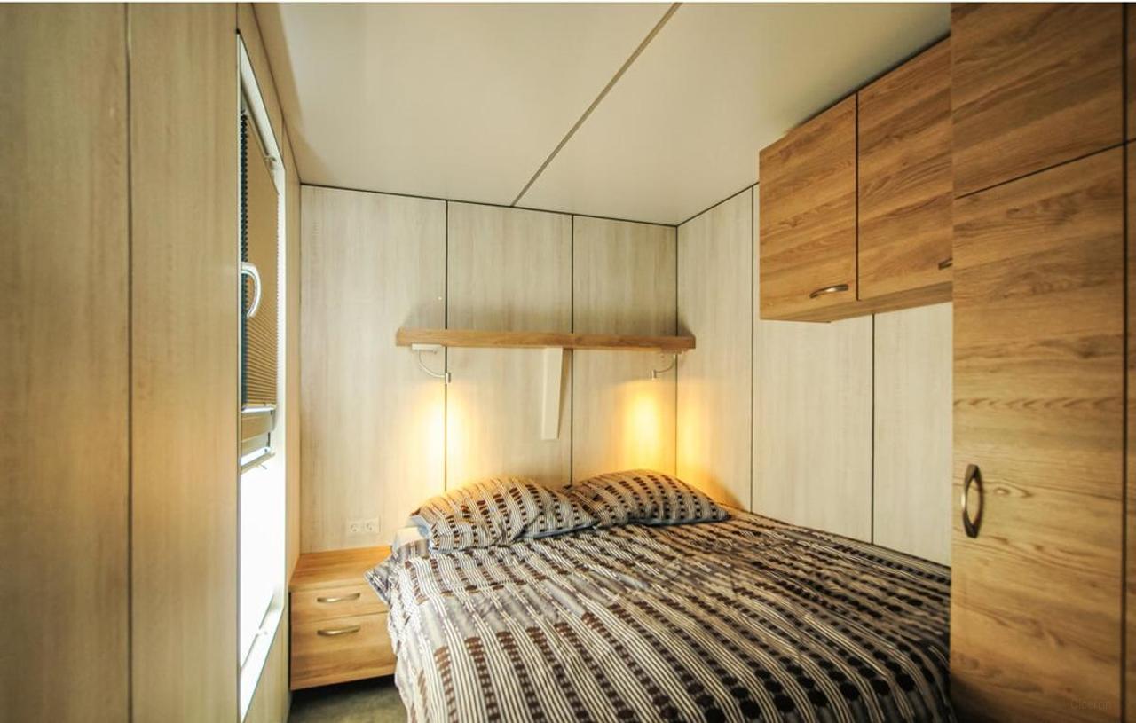 Furnished Houseboat with 2 Bedrooms - Image 10