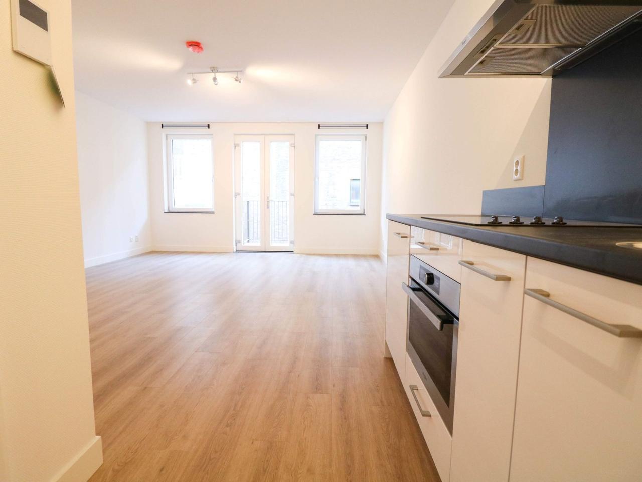 Studio with balcony in the heart of The Hague - Image 1