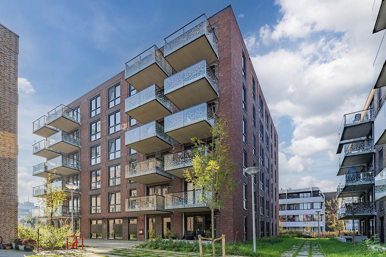 Two-Bedroom Apartment with Terrace in Woerden - Image 1