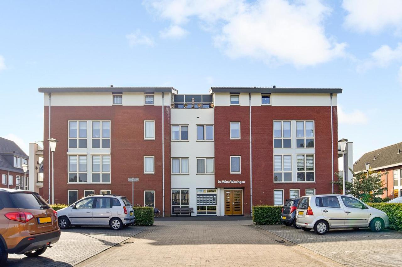 Lift Apartment Near Druten Centre - Image 1